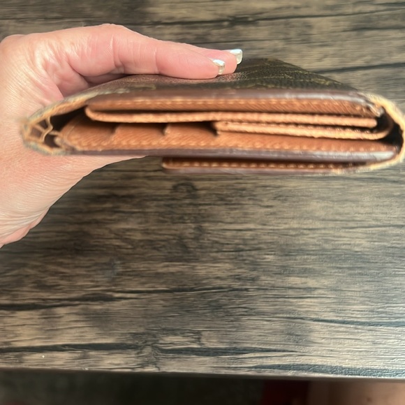 Louis Vuitton International Long Wallet - Picture 3 of 9